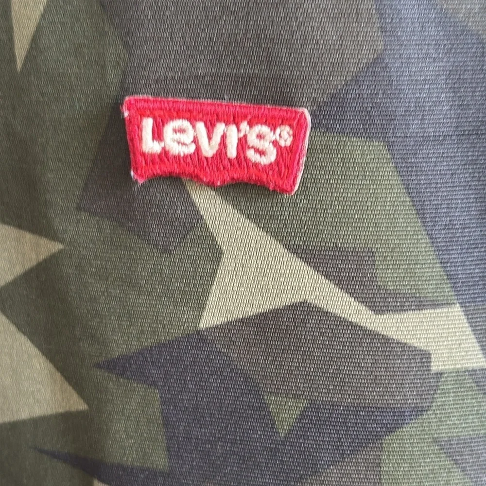 Levi’s camo men’s bomber jacket, size M